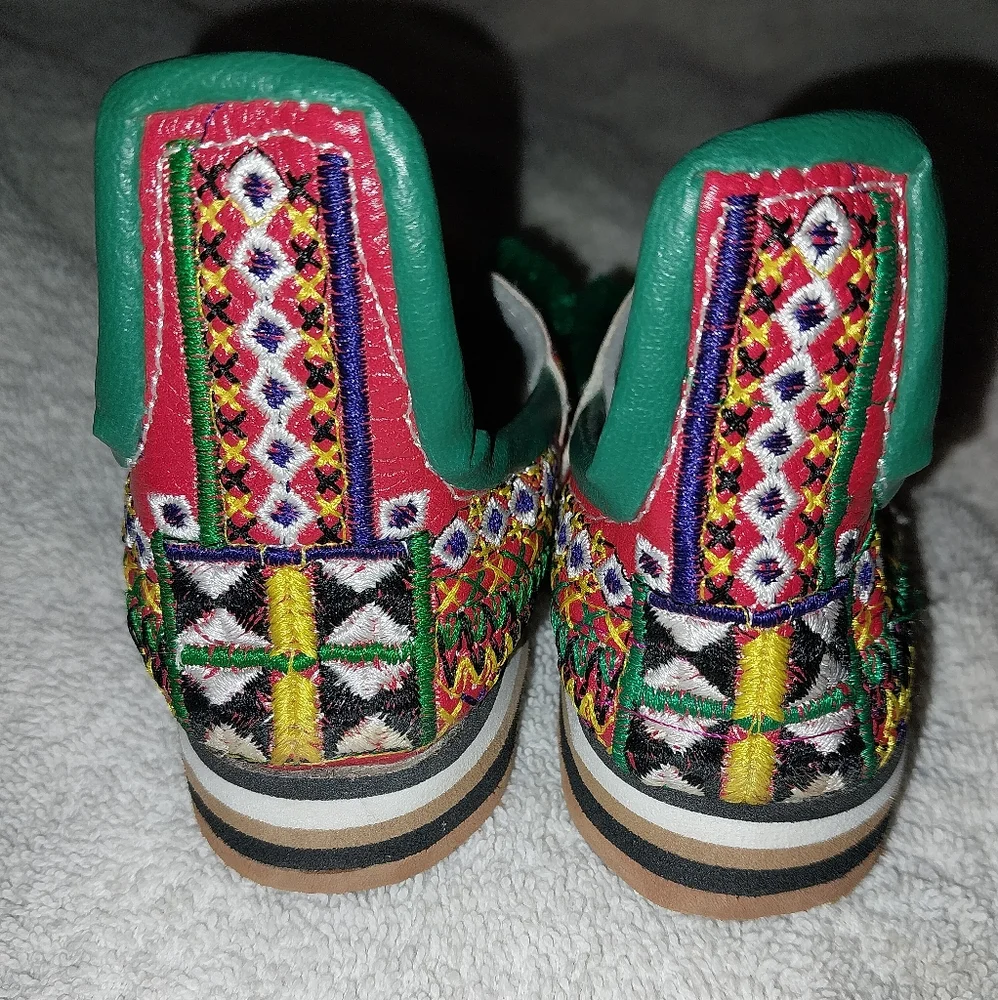 Kids Moccasins Embroidered Berber Babouchce NWOT